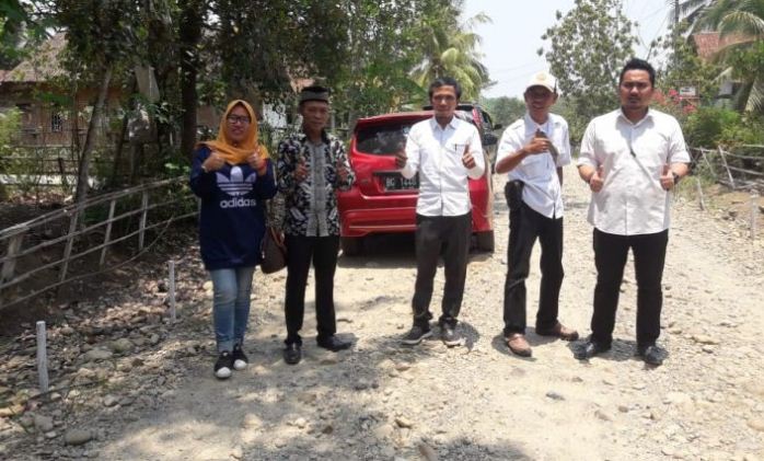 Gambar Saat Titik Nol Pembangunan Cor Beton Akses Jalan Dalam Desa Tri Karya, Kecamatan Megang Sakti, Kabupaten Musi Rawas.